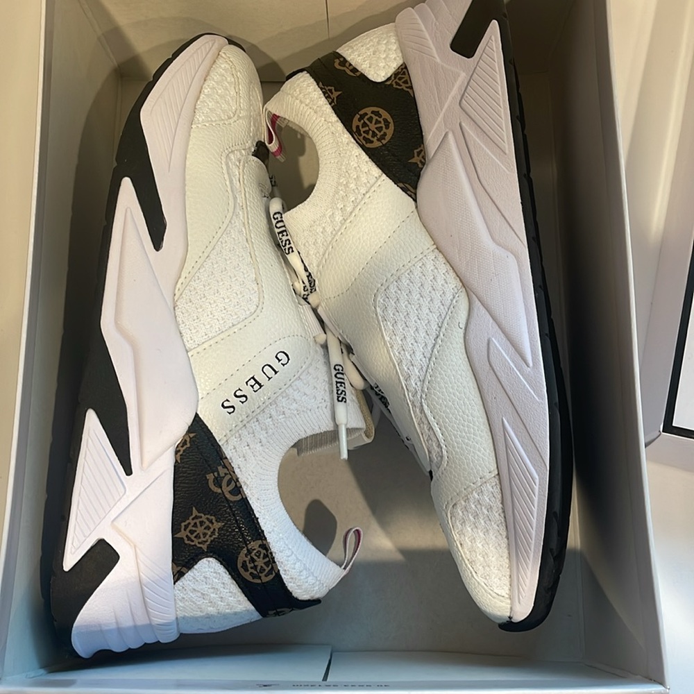 New in box-GUESS Women's White and Brown design Sneakers - Picture 16 of 16